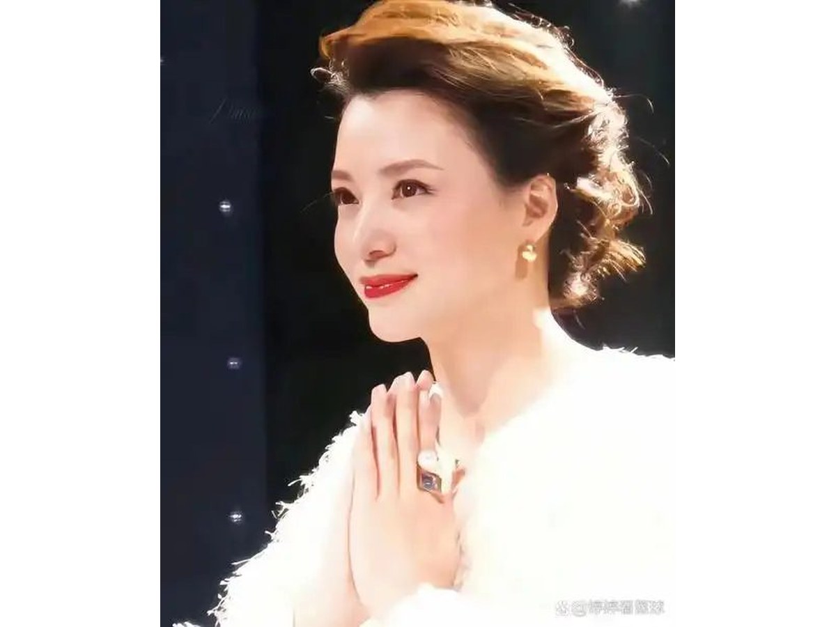 女主持人致辞