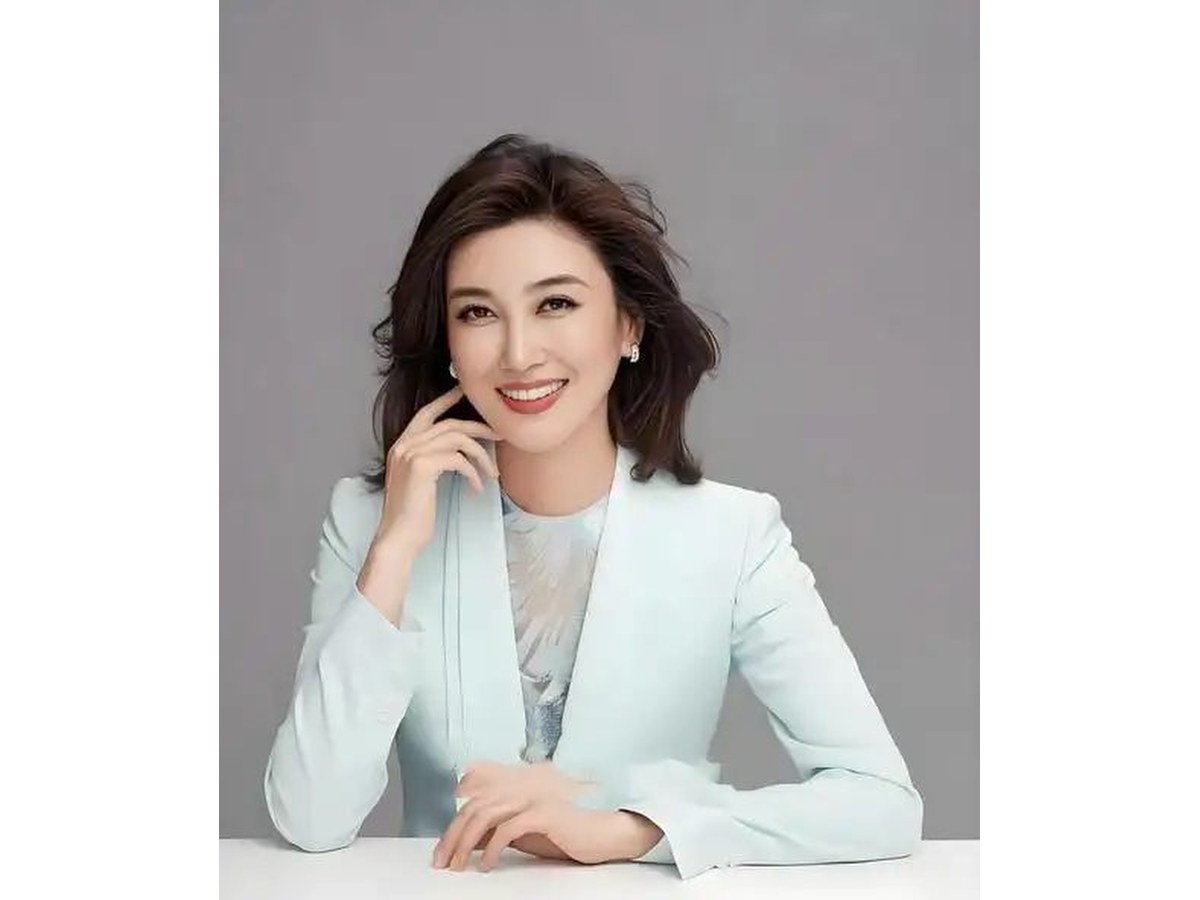 女主持人致辞