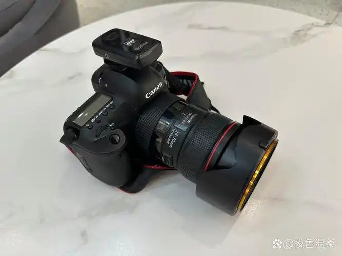 摄像机三脚架拍摄