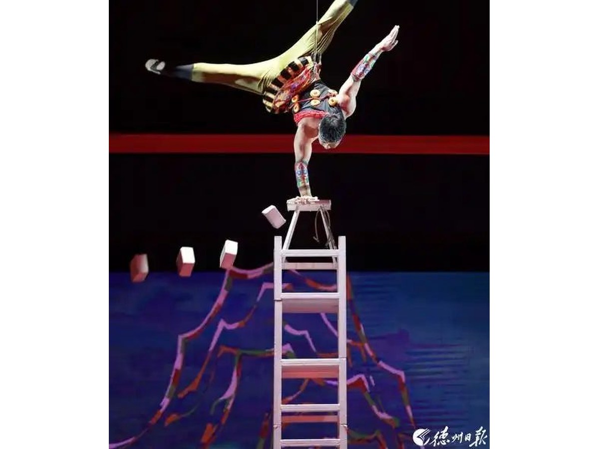 杂技特技表演