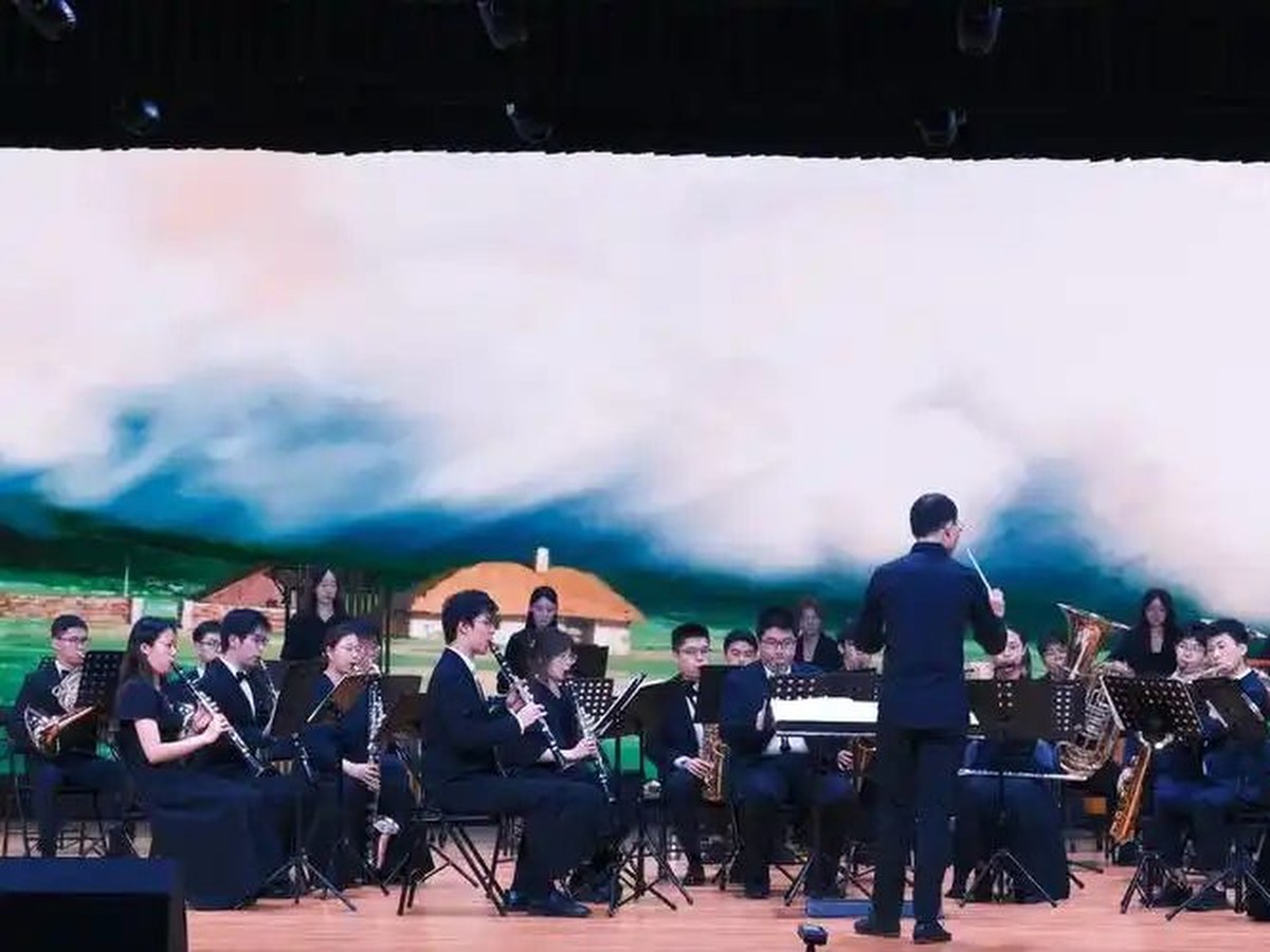 乐队舞台演出