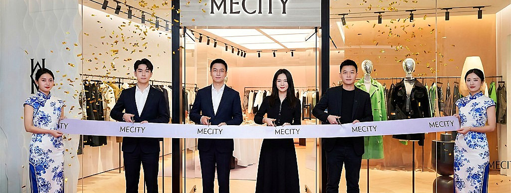 简约2980开业套餐现场：红地毯铺设与剪彩道具