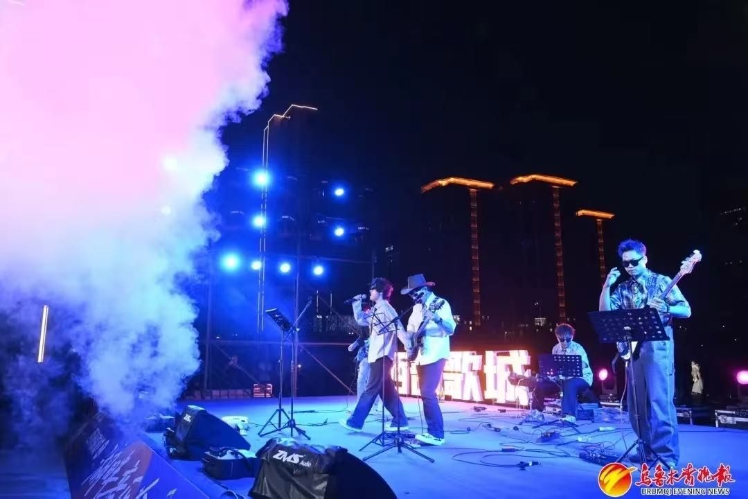 西部歌城湖畔音乐会 夜景舞台