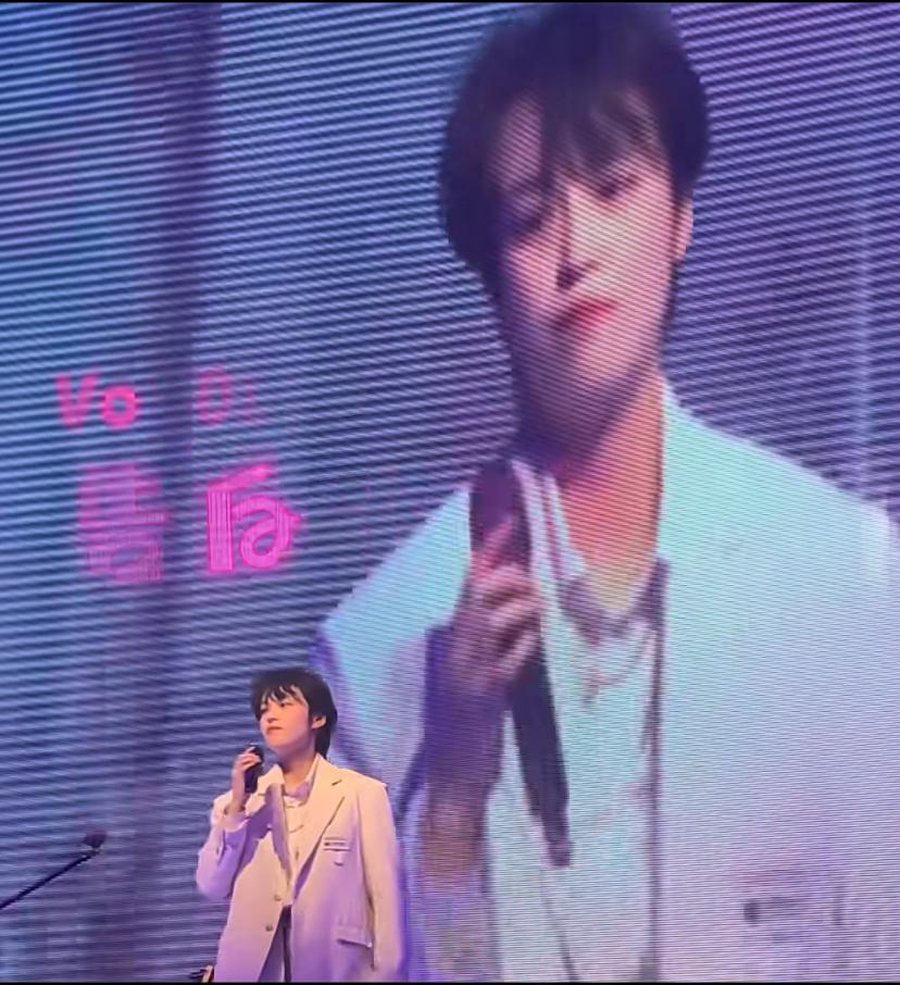 半翼之骸乐队 演出现场 LED 大屏