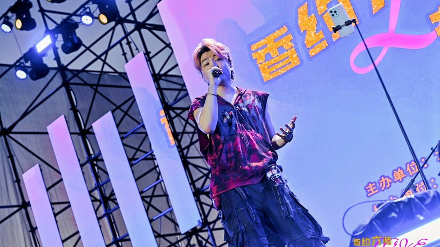 户外舞台 · 主唱演唱
