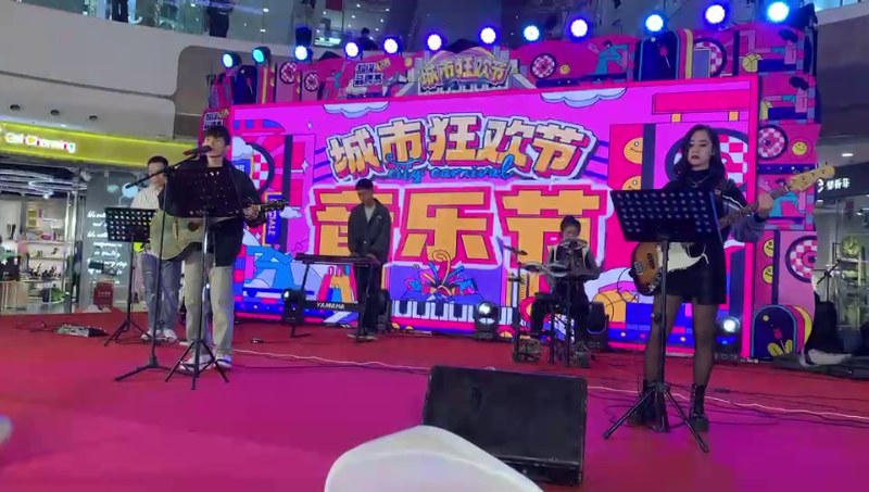 歌手太乐 - 城市狂欢节音乐节现场乐队舞台