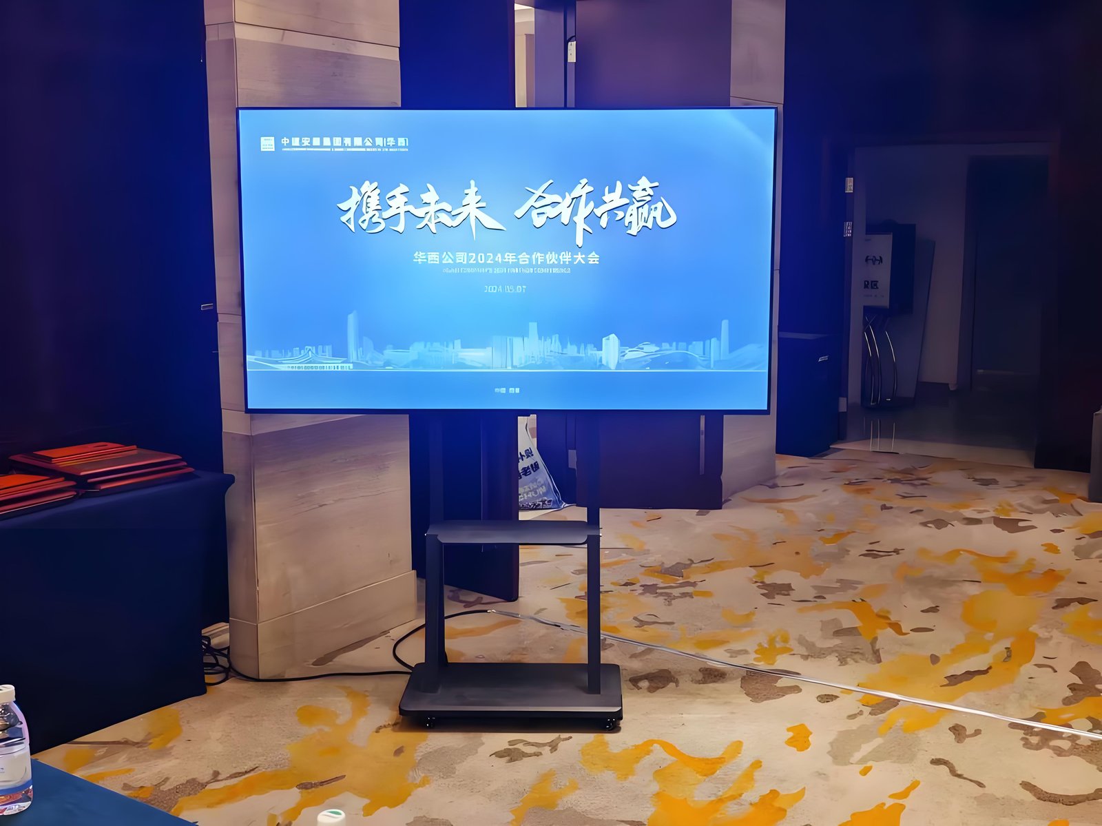 电视租赁-普通移动电视架-立架-2